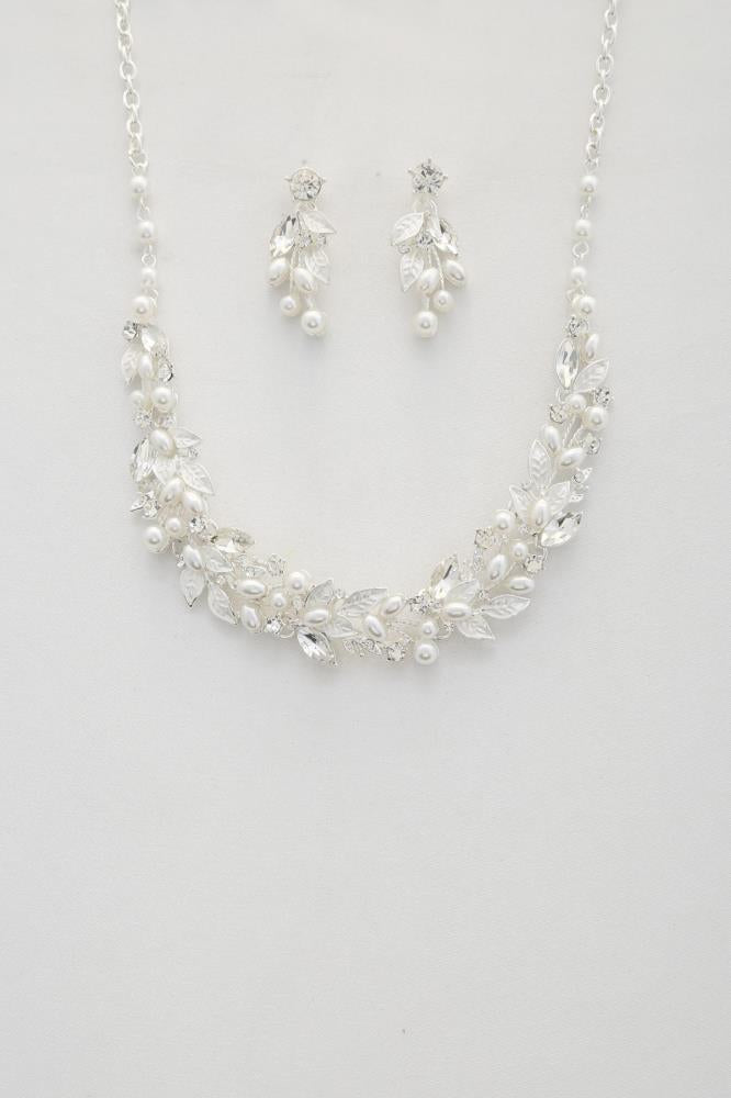 Leaf Pattern Pearl Crystal Necklace - ZLA